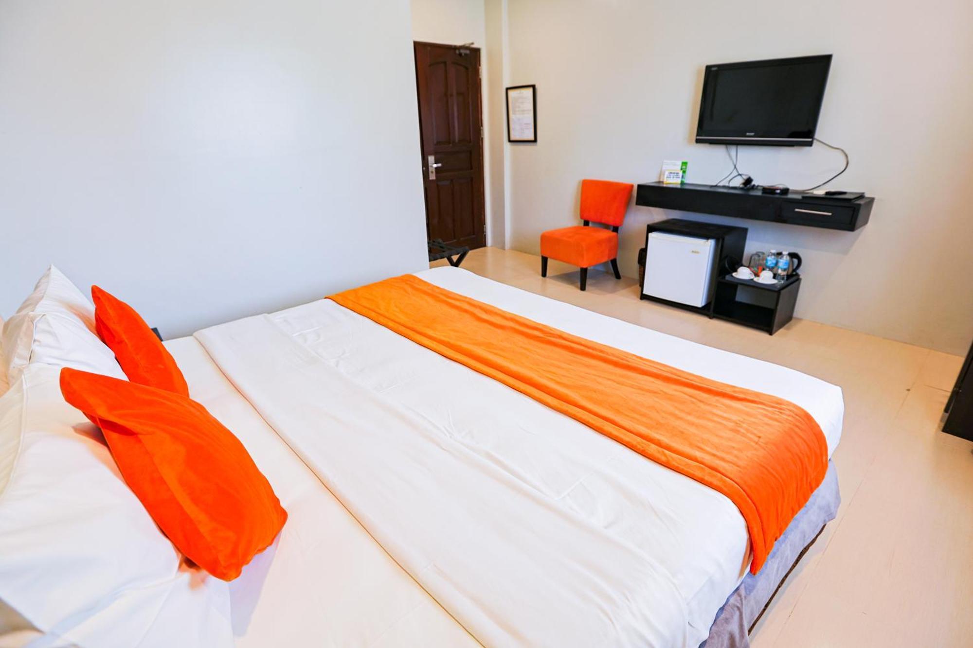 Holiday Suites Puerto Princesa Εξωτερικό φωτογραφία