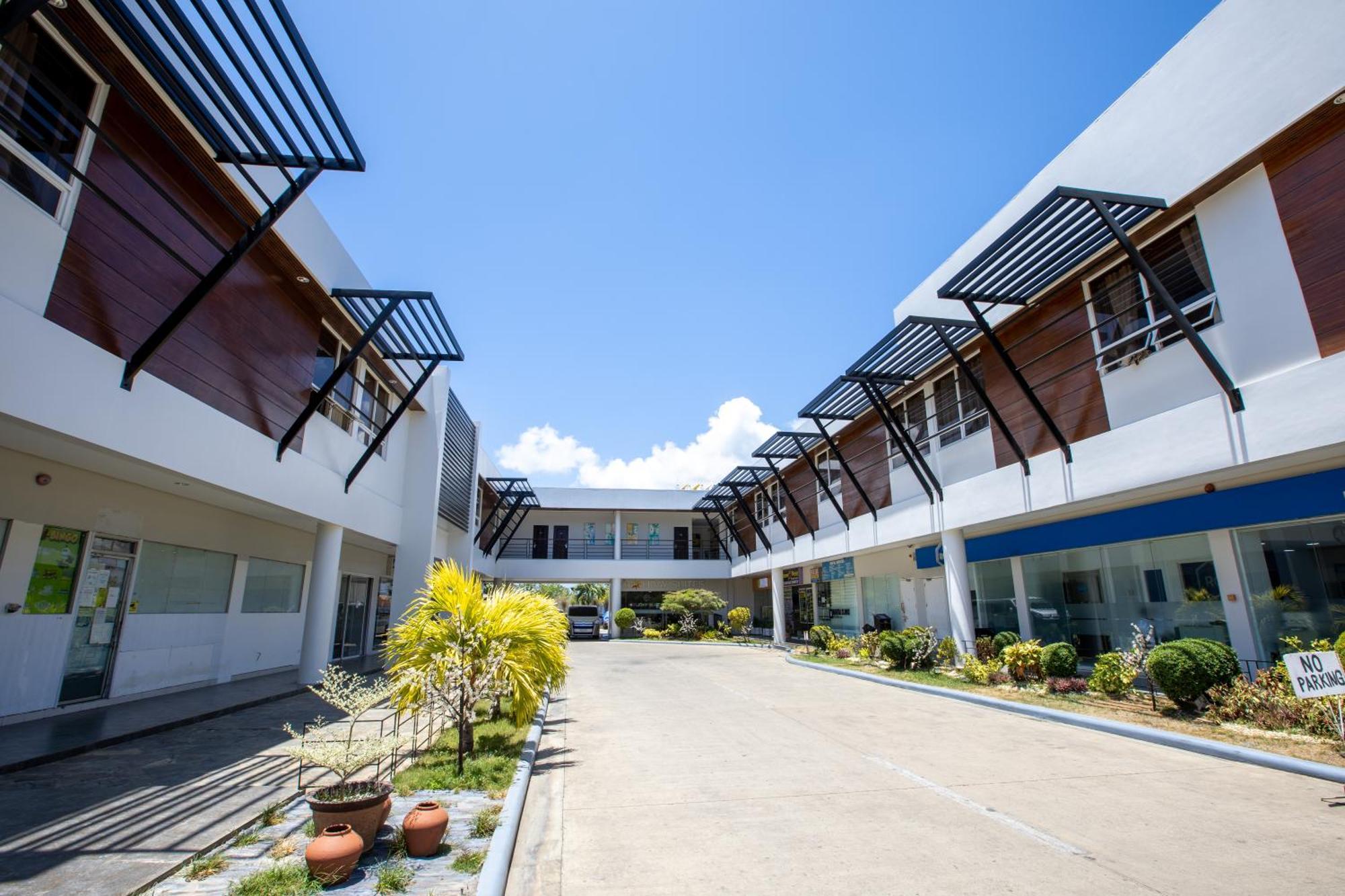 Holiday Suites Puerto Princesa Εξωτερικό φωτογραφία