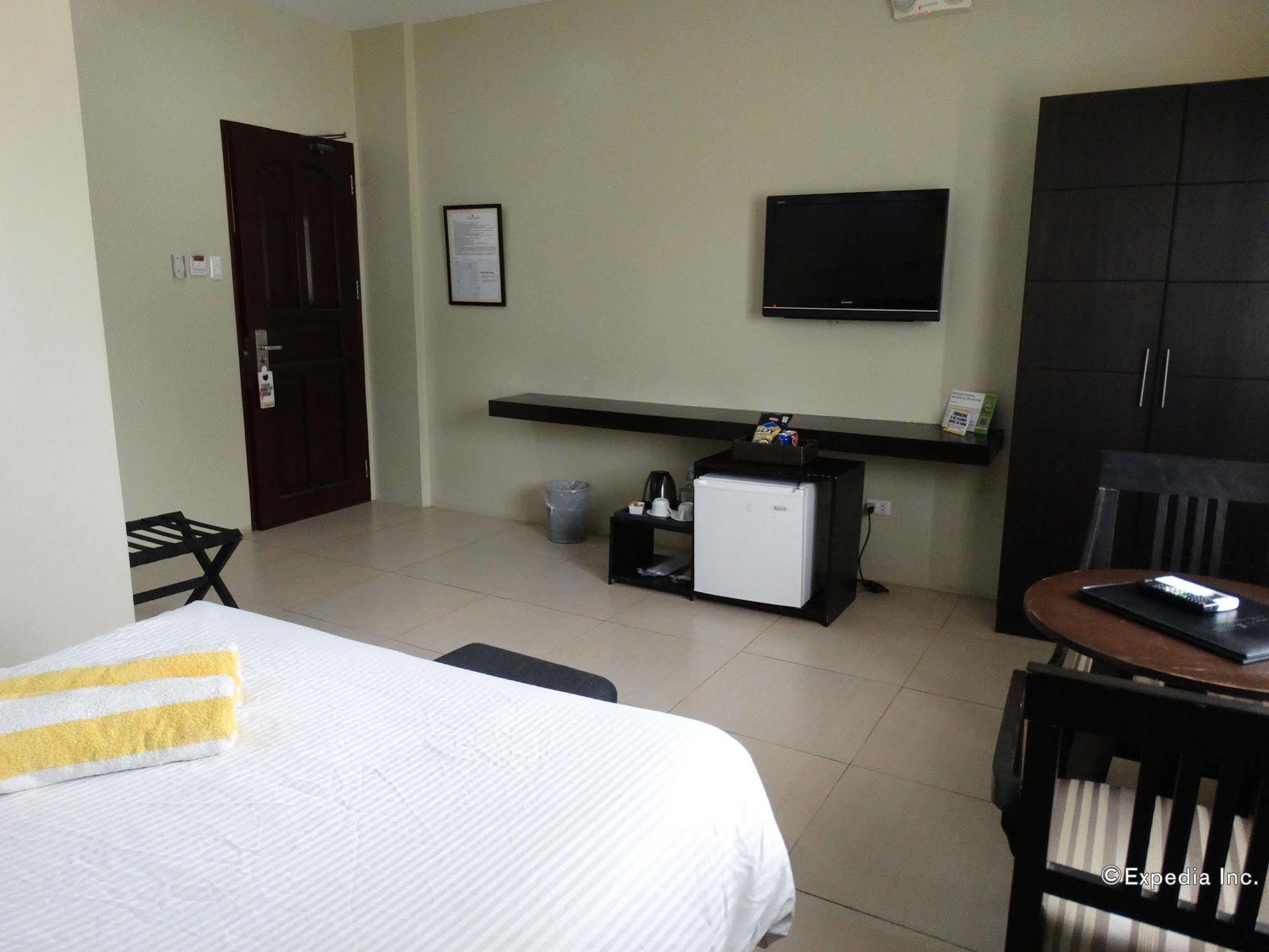 Holiday Suites Puerto Princesa Εξωτερικό φωτογραφία