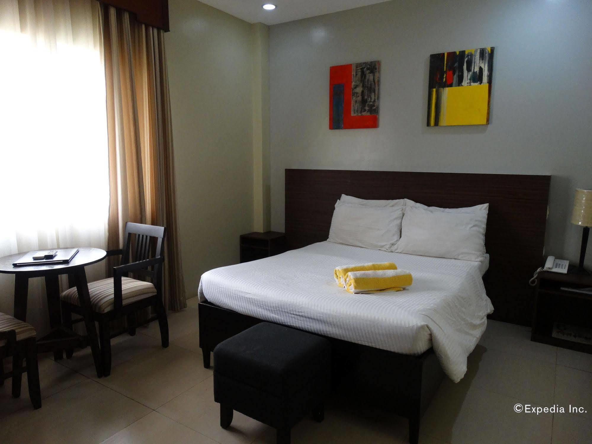 Holiday Suites Puerto Princesa Εξωτερικό φωτογραφία