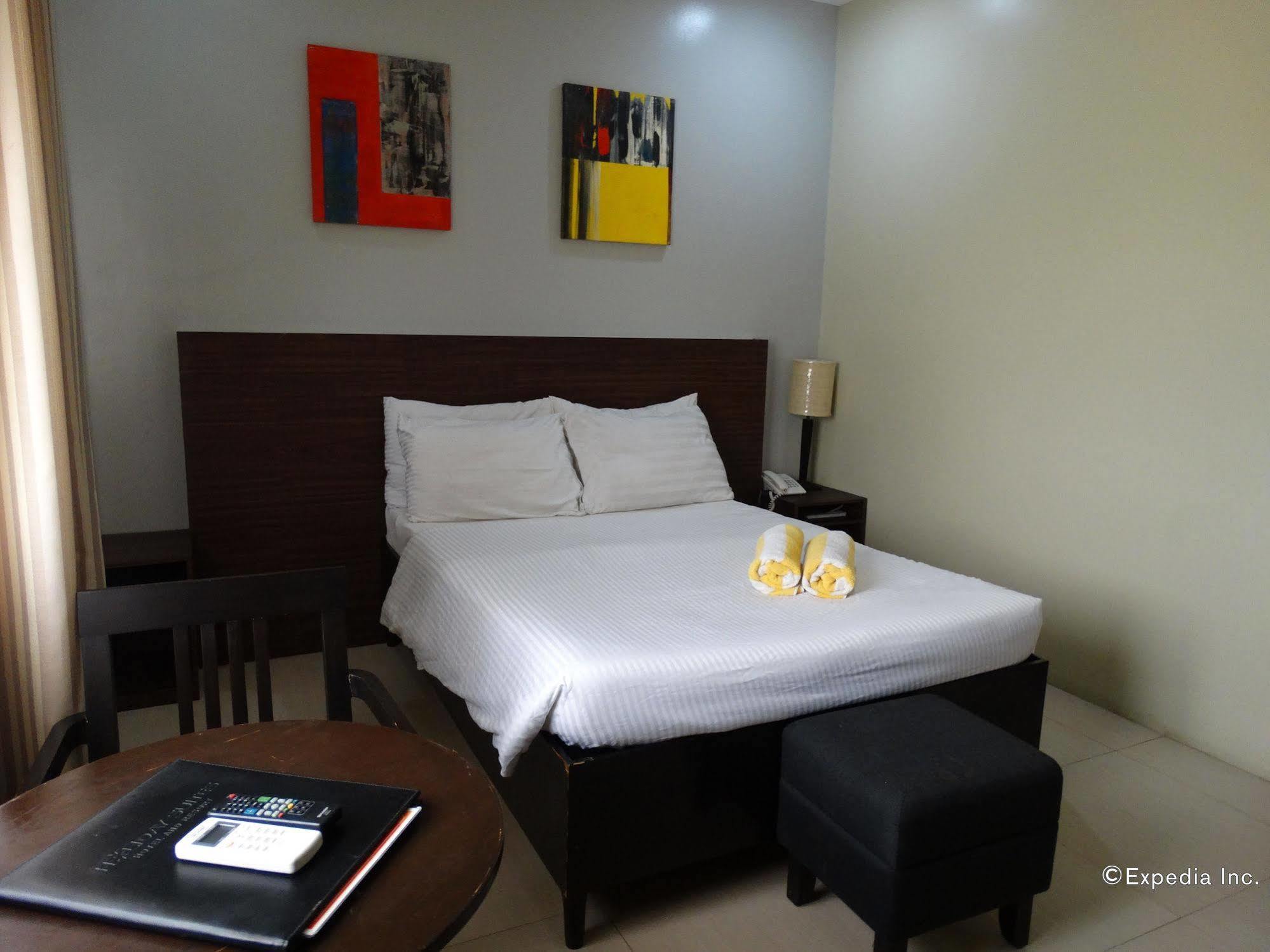 Holiday Suites Puerto Princesa Εξωτερικό φωτογραφία