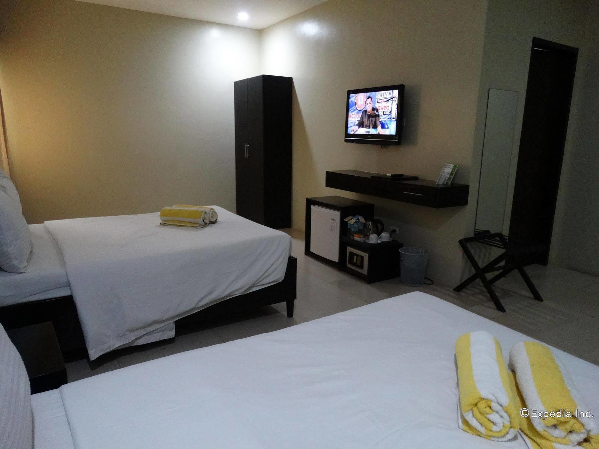 Holiday Suites Puerto Princesa Εξωτερικό φωτογραφία