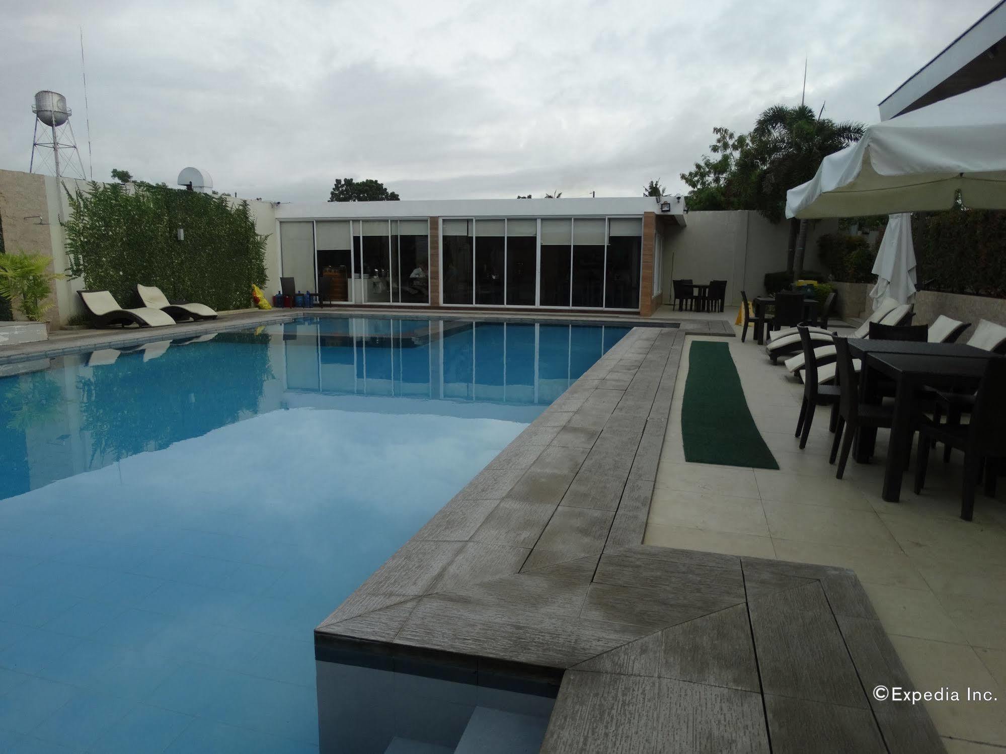 Holiday Suites Puerto Princesa Εξωτερικό φωτογραφία