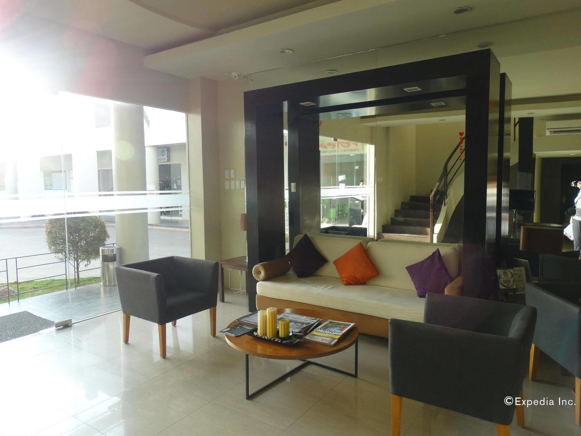 Holiday Suites Puerto Princesa Εξωτερικό φωτογραφία