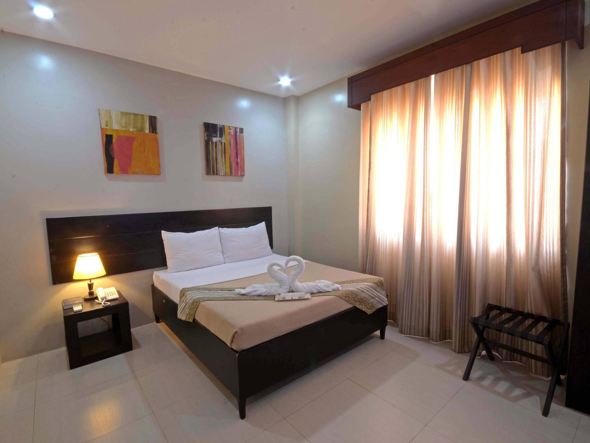 Holiday Suites Puerto Princesa Εξωτερικό φωτογραφία